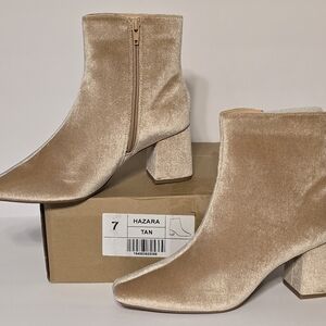 JOURNEE Collection Womens 7 M Hazara Velvet Block Heel Mod 60s Zip Ankle Boots
